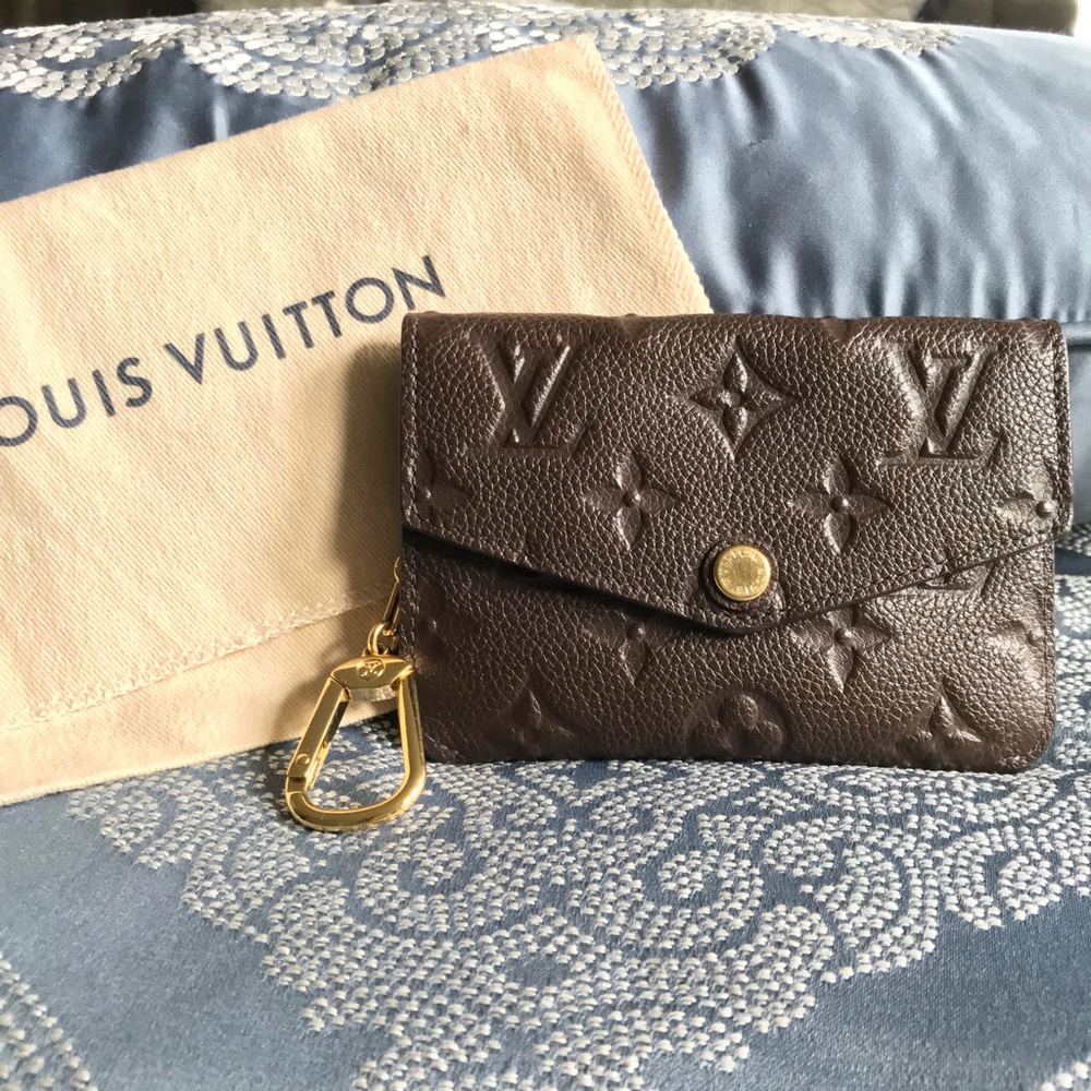 SOLD!! 💯 Authentic Louis Vuitton Key Pouch!